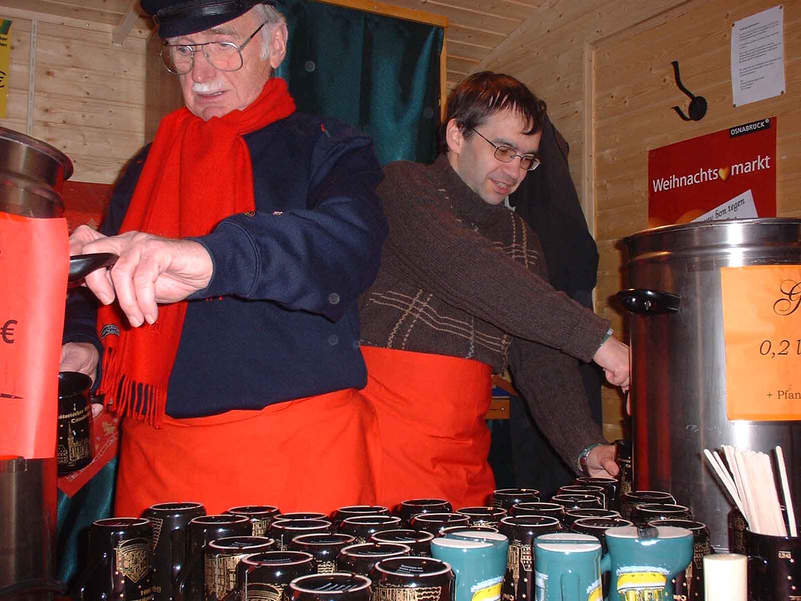 Einsatz auf dem Weihnachtsmarkt zu Gunsten der Beschtzenden Werksttten